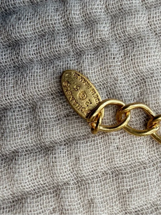 💚Vintage Chanel CC Medallion Necklace Green Gripoix Beads & Gold Tone Chain✨ - Picture 10 of 11